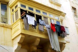 Сушить белье на балконе